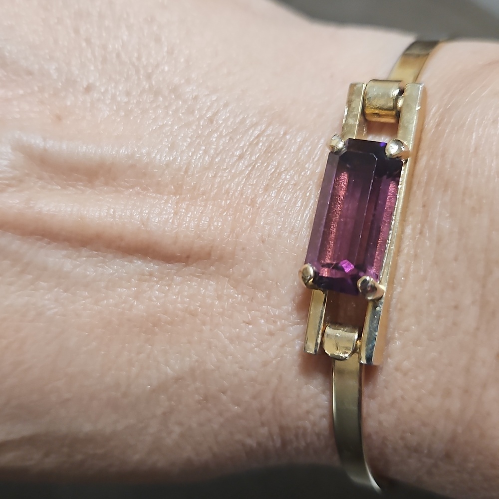 Avon Gold-Tone Bracelet with Purple Rectangular Stone - Picture 4 of 4